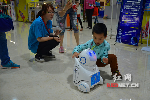 機器人梯隊大牌云集 長沙首屆魅力科技展開幕(圖3) 機器人梯隊大牌云集 長沙首屆魅力科技展開幕(圖3)