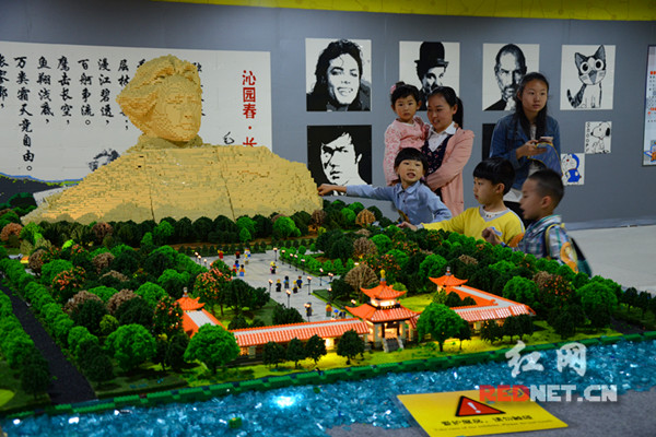 機器人梯隊大牌云集 長沙首屆魅力科技展開幕(圖2) 機器人梯隊大牌云集 長沙首屆魅力科技展開幕(圖2)