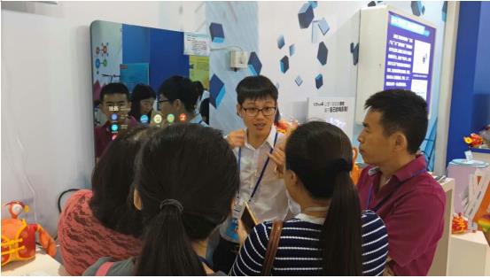 十二五”科技展現場 海創匯產品最“吸睛”(圖1) 直擊“十二五”科技展現場 海創匯產品最“吸睛”