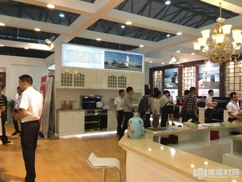 億田集成灶第21屆上海廚衛展 摘取行業奧斯卡(圖6) 億田集成灶第21屆上海廚衛展圓滿收官 摘取行業“奧斯卡”