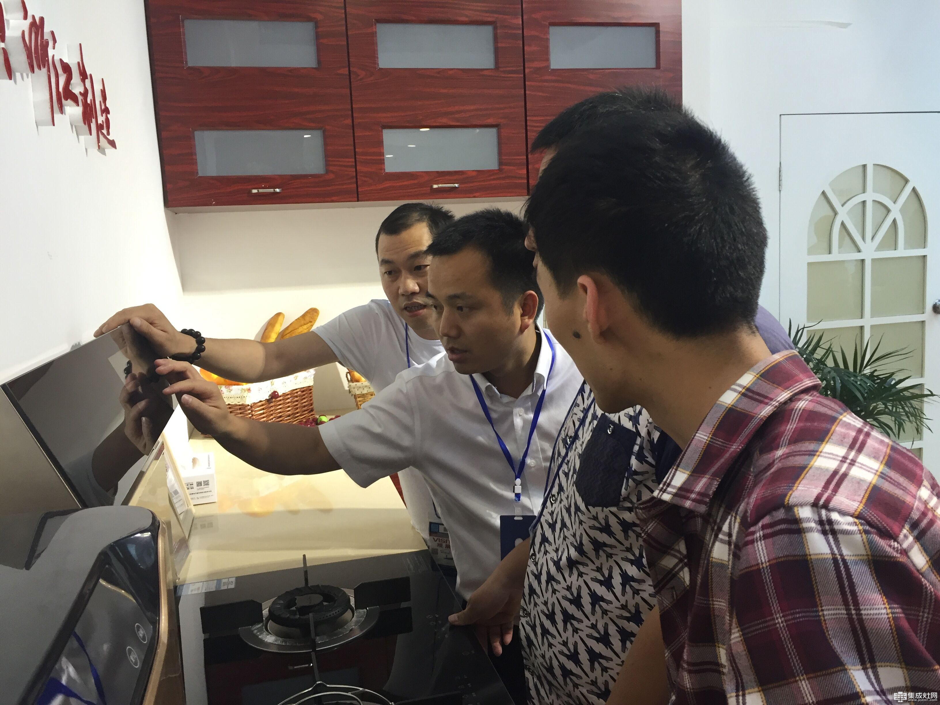 億田集成灶第21屆上海廚衛展 摘取行業奧斯卡(圖3) 億田集成灶第21屆上海廚衛展圓滿收官 摘取行業“奧斯卡”