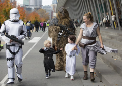 瞬間穿越？那么…來看場動漫展吧