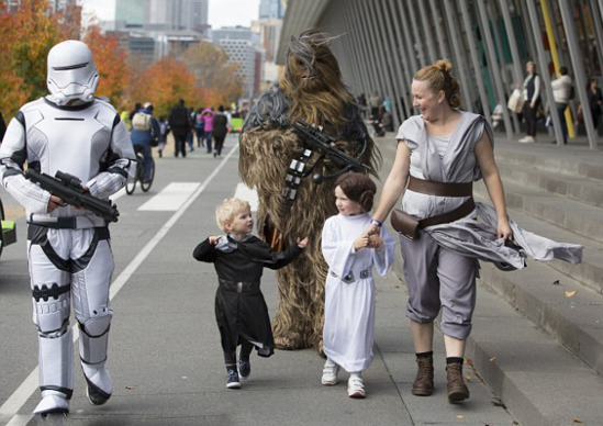 想不想感受一發瞬間穿越？那么…來看場動漫展吧