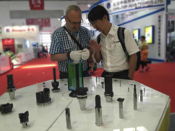 富耐克亮相2016年國際機床展并榮膺獎(圖2) 富耐克亮相2016年國際機床展并榮膺獎(圖2)