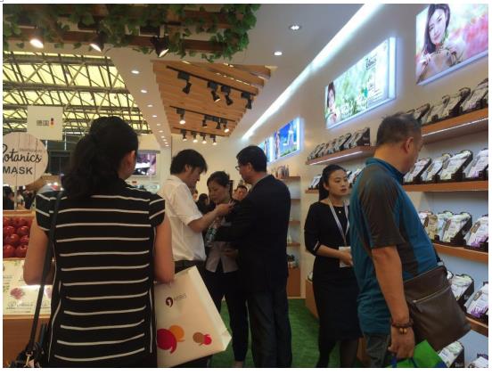 曼秀雷敦攜草本美容液面膜亮相美博會(圖5) “堅(jiān)持那些不被看見的”—曼秀雷敦攜草本美容液面膜亮相美博會