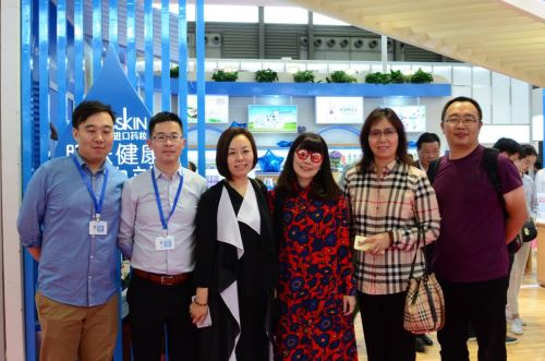 優(yōu)貝施 秒變上海美博會“館紅”(圖5) 優(yōu)貝施 秒變上海美博會“館紅”(圖5)