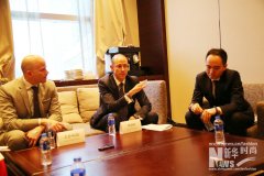 理膚泉高管齊聚美博會推廣可穿戴美妝品