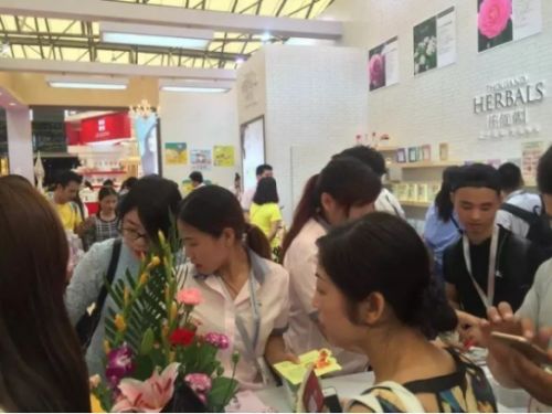 仟佰草花耀上海美博會(huì),榮獲大獎(jiǎng)!(圖2) 仟佰草花耀上海美博會(huì),榮獲大獎(jiǎng)!(圖2)