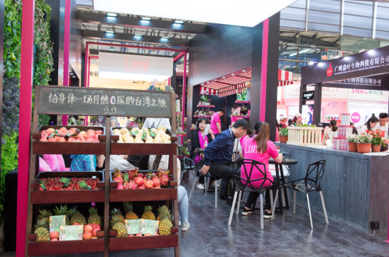 Lumi出色品質(zhì)風(fēng)格 21屆上海美博會(huì)引熱捧(圖3) Lumi出色品質(zhì)風(fēng)格 21屆上海美博會(huì)引熱捧(圖3)