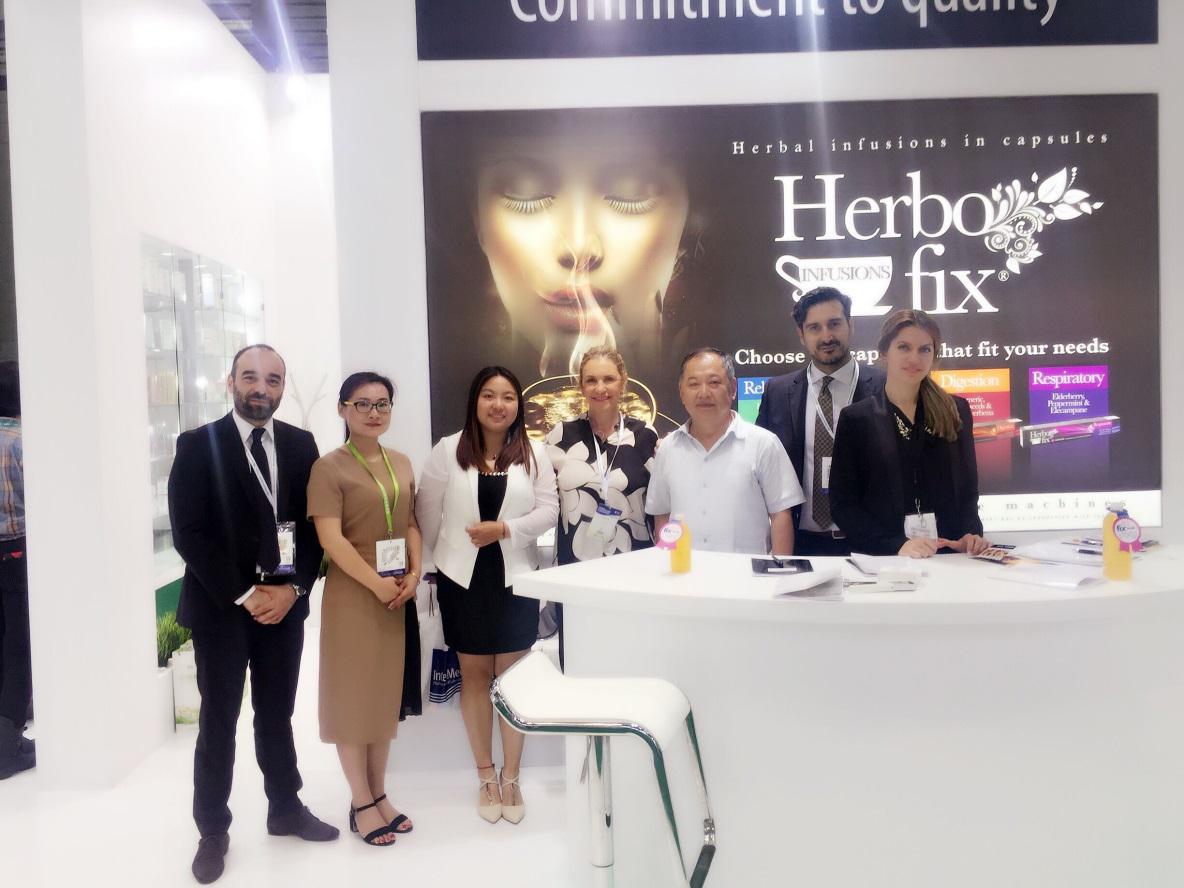 明鉬菊“愛眼吧”亮相第八屆中國國際健康產品展覽會