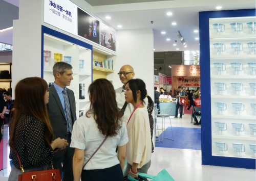 深圳禮品展眾星云集 凈飲機(jī)又成鎮(zhèn)場(chǎng)神器(圖4) 深圳禮品展眾星云集 凈飲機(jī)又成鎮(zhèn)場(chǎng)神器